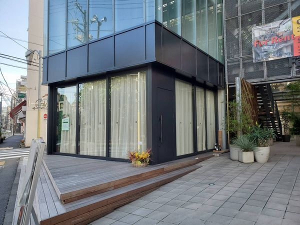 引違い戸、片開き扉、折戸の複合ｻｯｼ　フッ素焼付塗装　