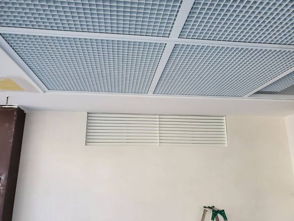 造作天井用のスチール下地　スチール製のガラリ