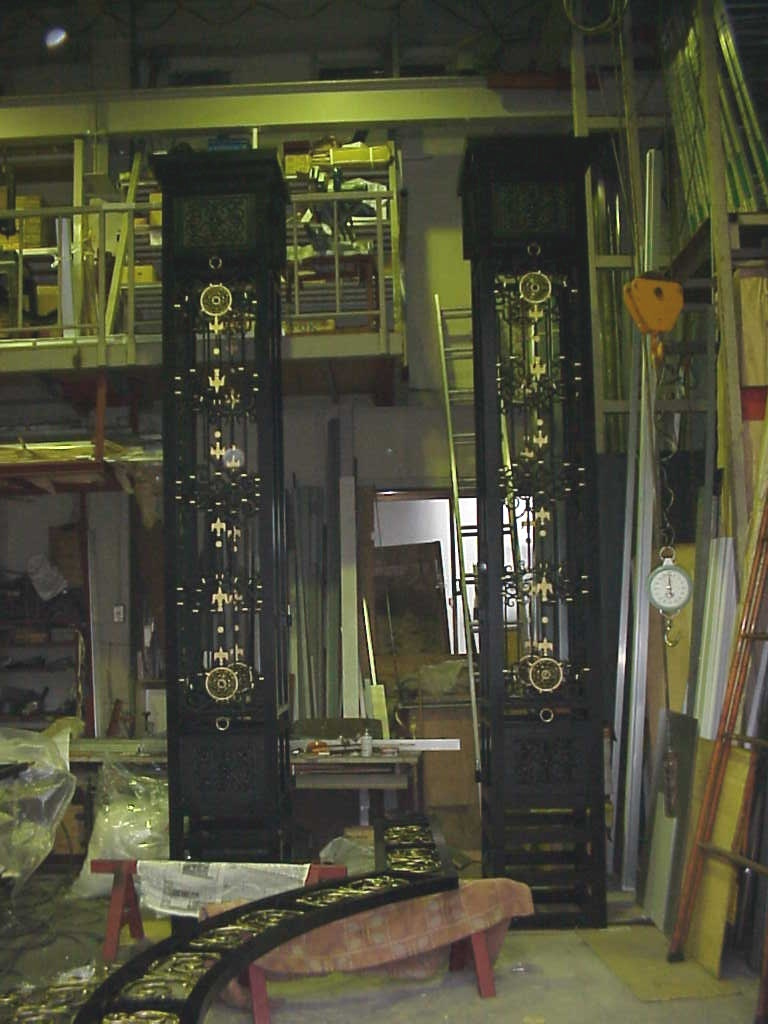 アルミ鋳物組込　装飾柱　工場加工風景